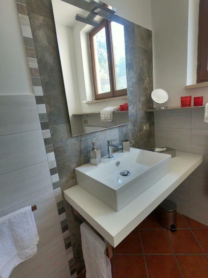 Il Giardino Segreto Apartment Carbognano Luaran gambar